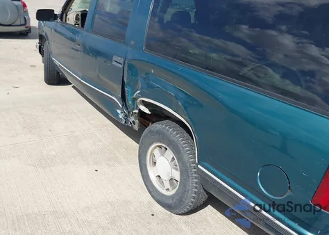 1996 Chevrolet Suburban C1500 из США, поврежденный, VIN 1GNEC16R2TJ418901